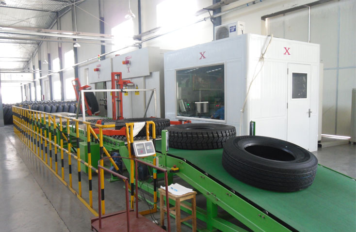 Prueba de neumáticos de camión de rayos X